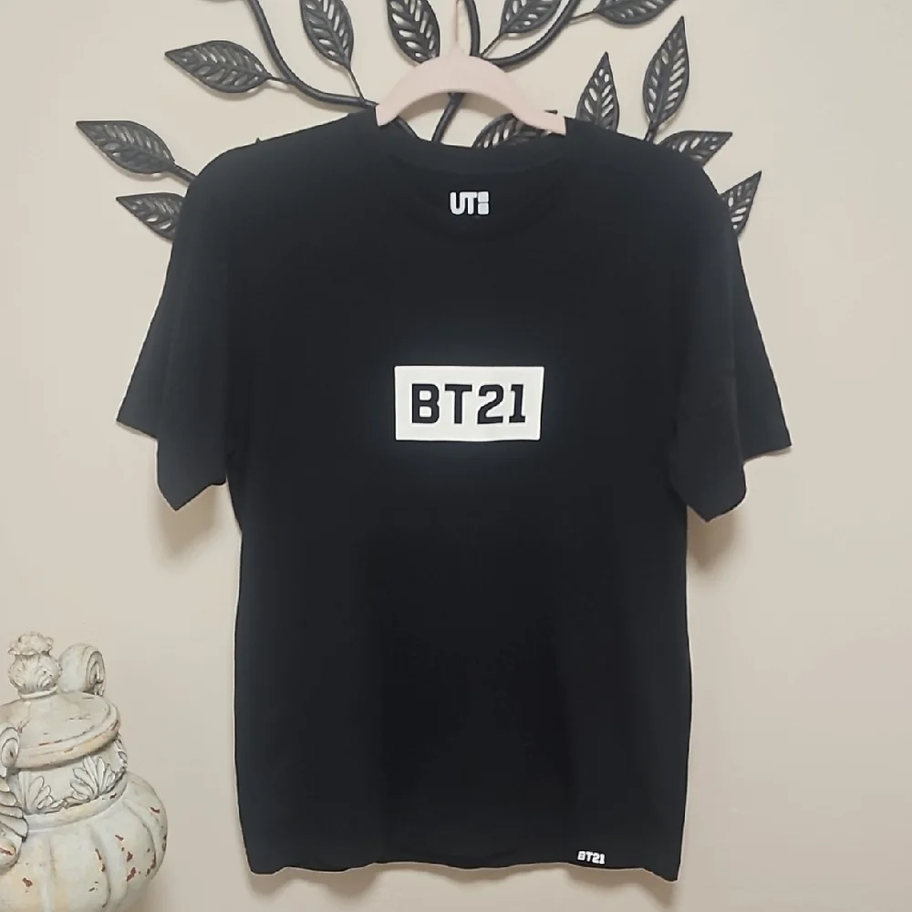 Uniqlo Black Short Sleeve‎ Tee